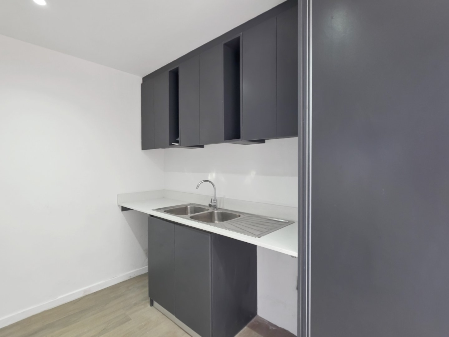 2 Bedroom Property for Sale in Claremont Western Cape